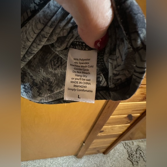 LuLaRoe Randy Tee - Picture 6 of 7